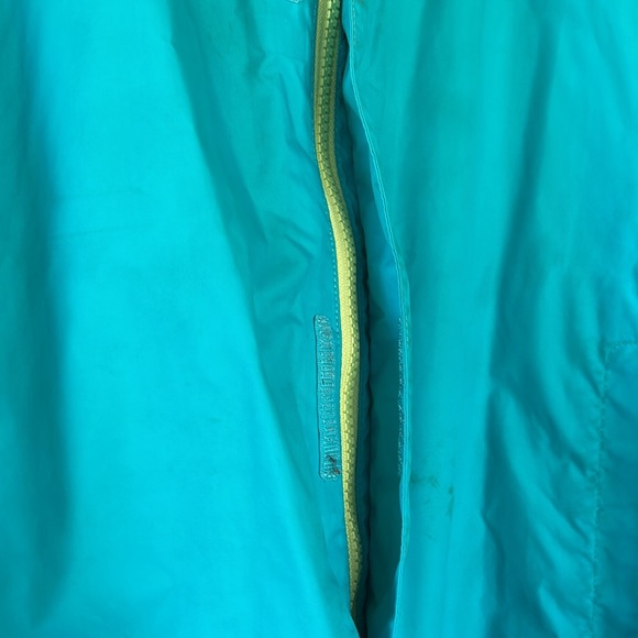 The Northface Girls Raincoat - Picture 4 of 7